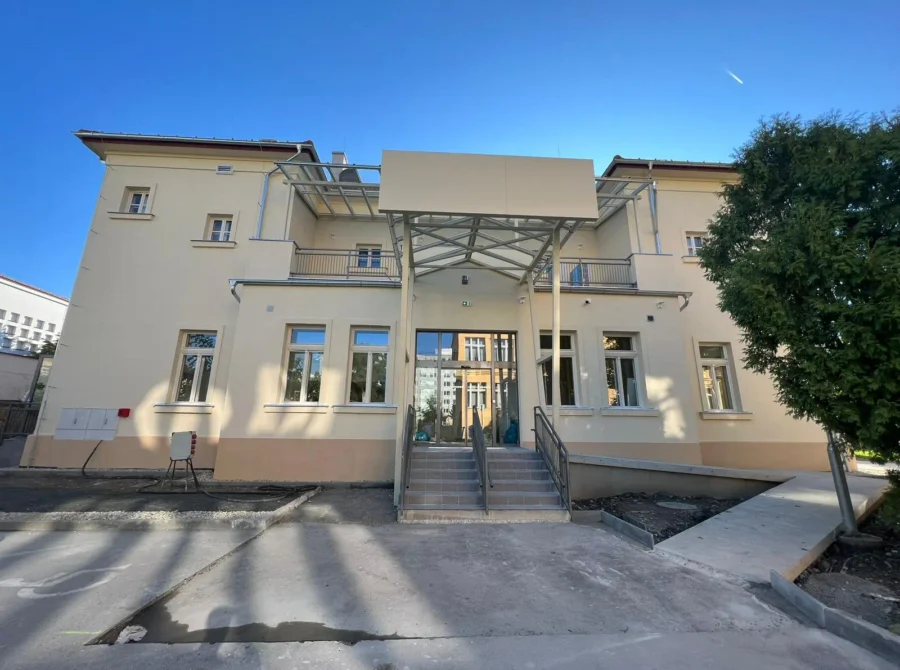 UPJŠ_5 Kompletné maľovanie jednej z budov UPJŠ